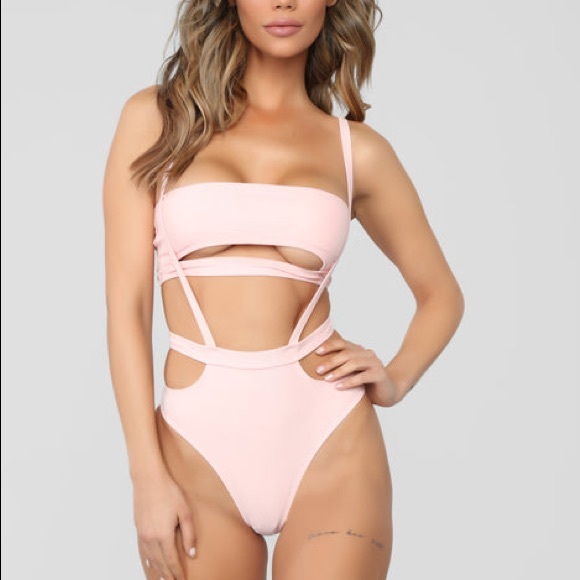 Fashion nova swimsuit pink - Picture 1 of 3